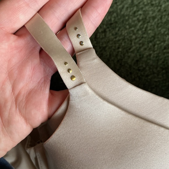 2 Victoria’s Secret Body by Victoria Demi uplift bras - Picture 7 of 10